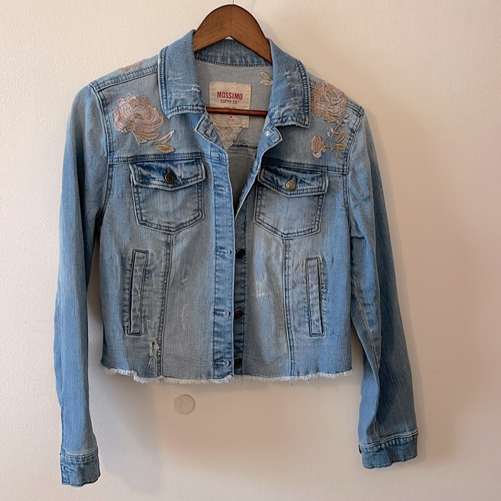 🌸 Embroidered Jean Jacket